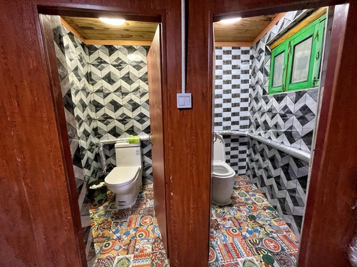 Tavern Hostel仁和客栈 Шангрі-Ла Екстер'єр фото